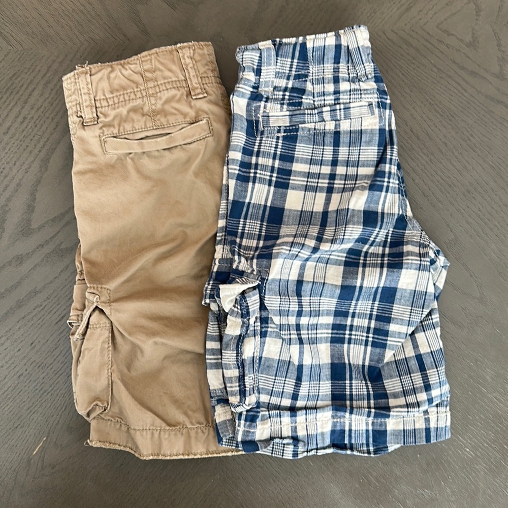 2 pairs of GAP boys cargo shorts size 5